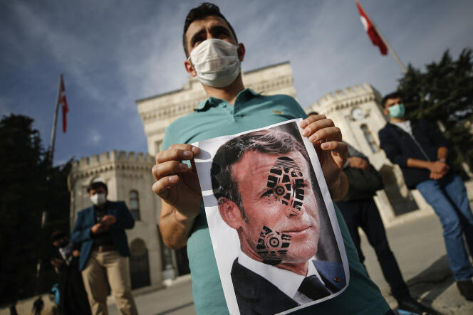Lors d’une manifestation contre la France, le 25 octobre à Istanbul.
