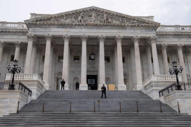 Devant la Chambre des représentants au Capitole de Washington D.C., en avril.