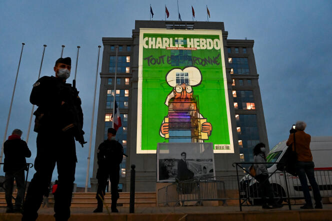 Projection des caricatures de « Charlie Hebdo » sur la façade de l’hôtel de région à Montpellier (Hérault), le 21 octobre.