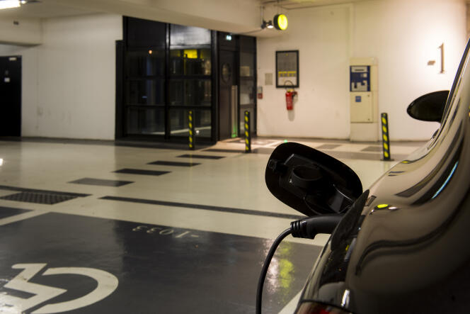 Parking des Terreaux à Lyon, où les conducteurs de voiture électrique peuvent trouver des bornes de recharge.