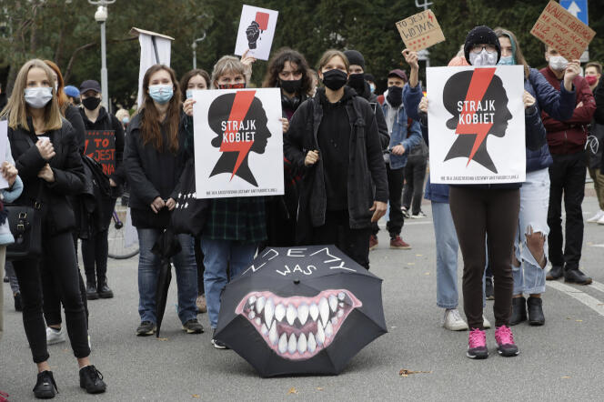 We wtorek 27 października protestujący przemaszerowali przeciwko zakazowi aborcji w Polsce w Warszawie.