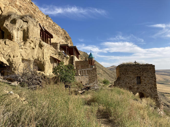 Le monastère orthodoxe de David Garedja s’étend sur plusieurs hectares, de part et d’autre de la frontière entre la Géorgie et l’Azerbaïdjan.