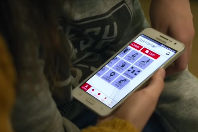 Capture d’écran d’une vidéo présentant l’application AlertCops, en ligne sur le site du ministère de l’intérieur espagnol.