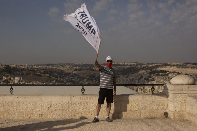 Un supporteur israélien de Trump à Jérusalem, le 27 octobre.