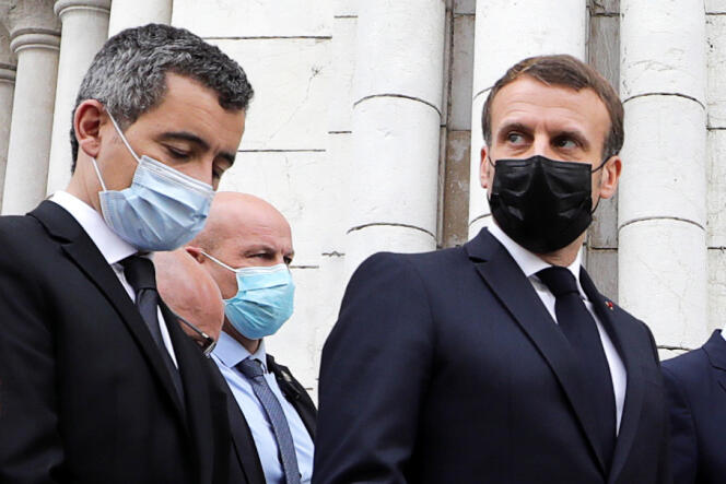 Emmanuel Macron (à droite) et Gérald Darmanin à Nice, le 29 octobre. Le président de la République et le ministre de l’intérieur se sont rendus le jour même à la basilique Notre-Dame après l’attaque au couteau qui a couté la vie à trois personnes.