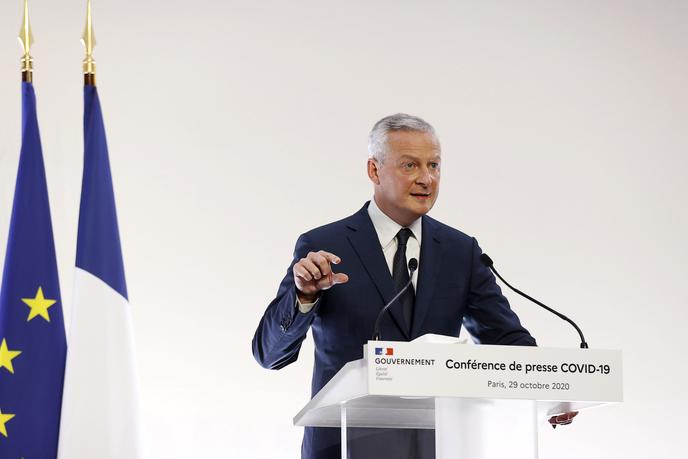 Le ministre de l’économie et des finances, Bruno Le Maire, présente les mesures destinées à soutenir les entreprises, jeudi 29 octobre, à Paris.