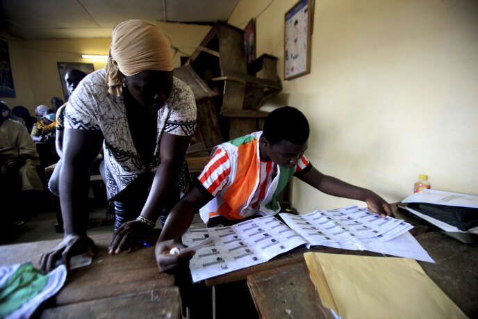 Les Ivoiriens votent pour l'élection présidentielle à Abidjan le 31 octobre.