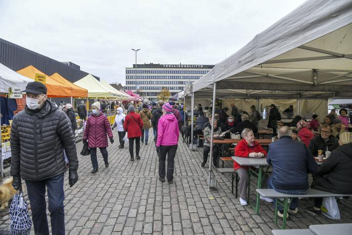 Le marché dominical d’Hakaniemi, à Helsinki, le 1er novembre.