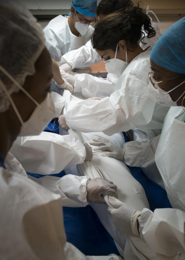 En salle de réanimation, à l’hôpital de Pointe-à-Pitre, en Guadeloupe, le 26 octobre.