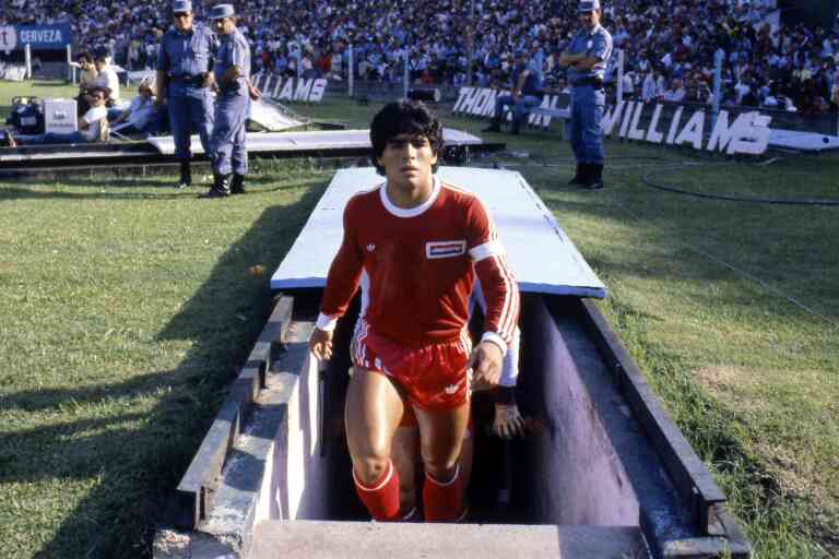 Diego Maradona - 14.03.1980 - Racing Club / Argentinos Juniors - Championnats d'Argentine -
