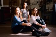 De gauche à droite : Marion Goettlé, Anissa Ayadi et Margot Servoisier, au Café Mirabelle, dans le 11ème arrondissement de Paris, le 26 octobre.