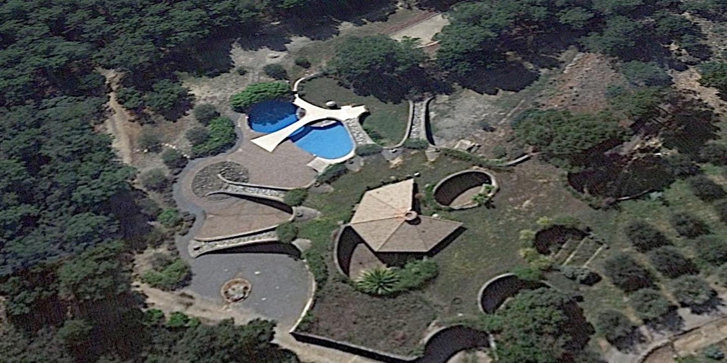 Une Giga Soiree Dans Une Villa Du Var En Plein Confinement Et La Colere Des Habitants Contre Ces Ultra Riches Une Giga Soiree Dans Une Villa Du Var En Plein Confinement Et La Colere Des Habitants Contre Ces Ultra Riches