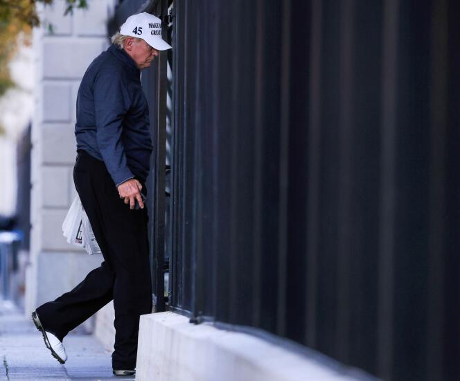 Donald Trump rentre à la Maison Blanche après sa partie de golf, pendant laquelle a été annoncée la victoire de Joe Biden, le 7 novembre.