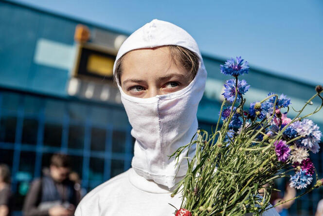 L’artiste et militante Victoria Bahdanovitch dénonçant les services de sécurité, le jour de son arrestation à Minsk, le samedi 26 septembre, lors de la Marche des femmes.