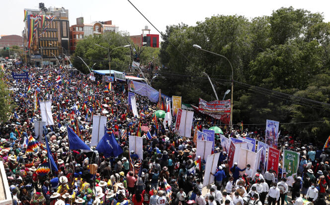 Des partisans d’Evo Morales rassemblés pour l’accueillir à Villazon (Bolivie), le 9 novembre 2020.