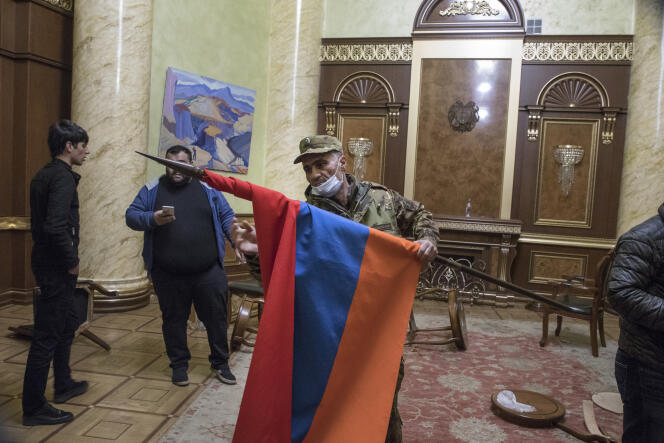 Dans les bâtiments du gouvernement après l’annonce de l’accord de paix, à Erevan, le 10 novembre.
