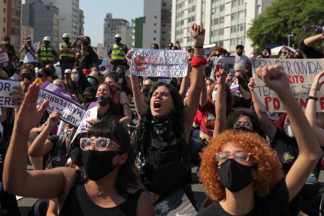 Manifestation demandant justice pour les victimes de viol et pour Mariana Ferrer, le 8 novembre à Sao Paulo (Brésil).