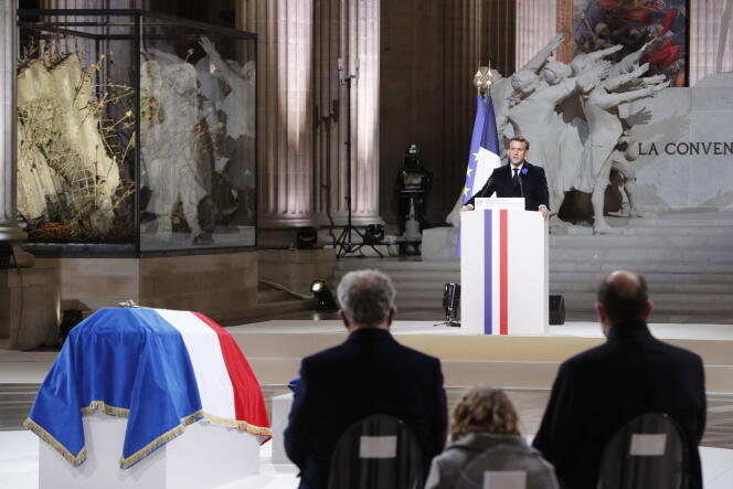 Emmanuel Macron prononce un discours, lors de la cérémonie d’entrée au Panthéon de Maurice Genevois, à Paris le 11 novembre.