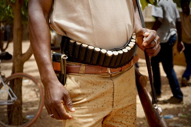 Un milicien « koglweogo », à Ouagadougou, en avril 2019.