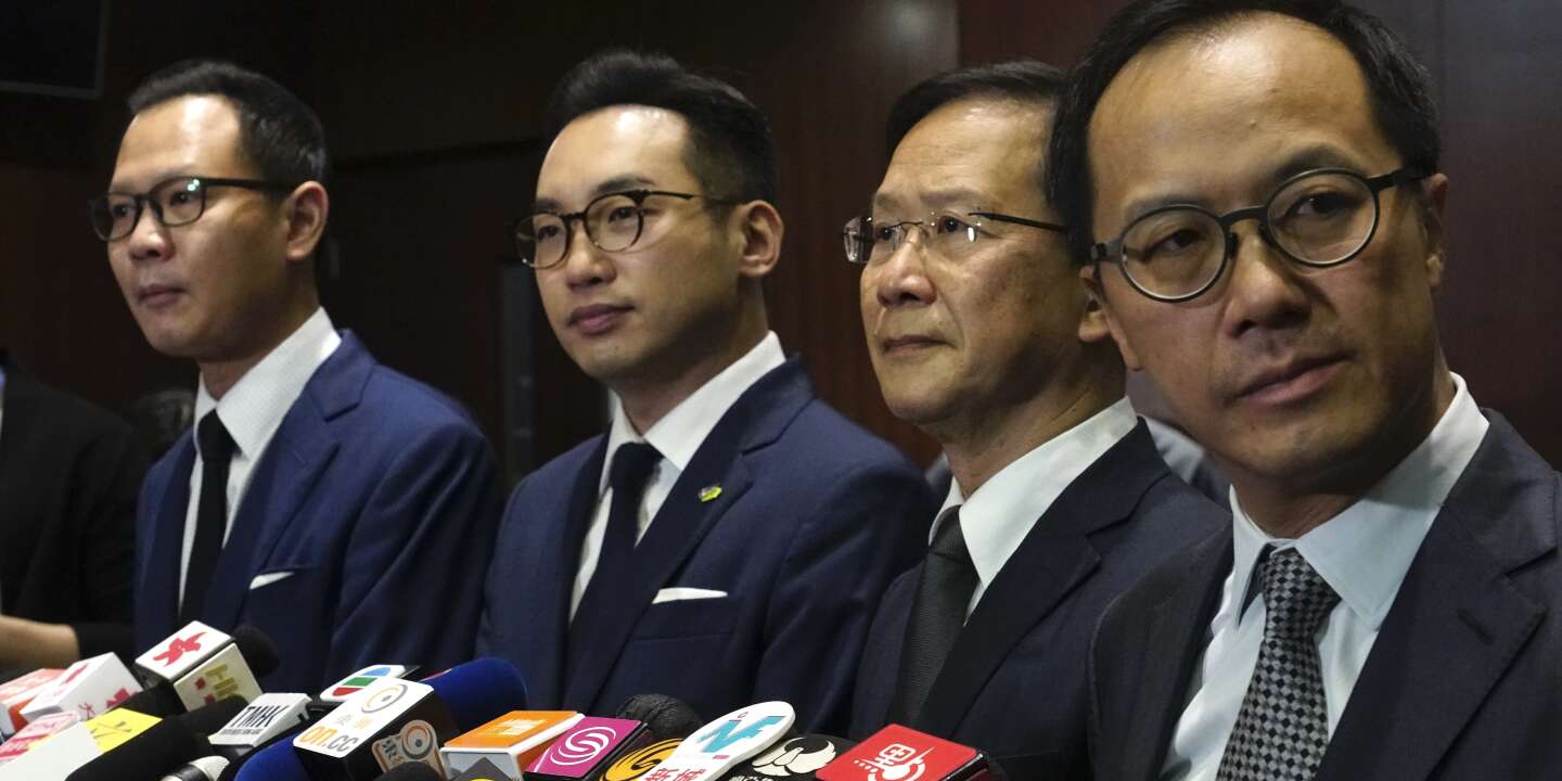 Photo of quatre députés pro-démocratie limogés suite à une décision de Pékin