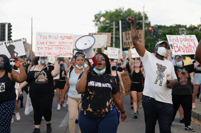 Cori Bush, lors d’une manifestation contre les violences policières après la mort de George Floyd, le 12 juin à University City (Missouri).