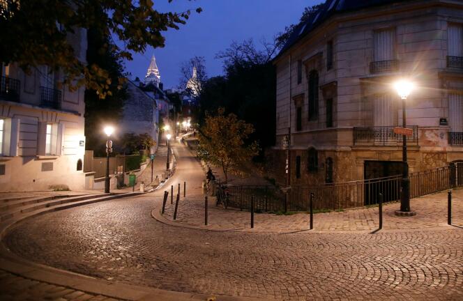 Les rues désertes de Montmartre, à Paris, le 22 octobre.