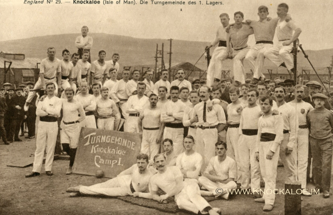 Avant même l’arrivée de Joseph Pilates, la pratique et les compétitions sportives étaient courantes chez les détenus de Knockaloe.