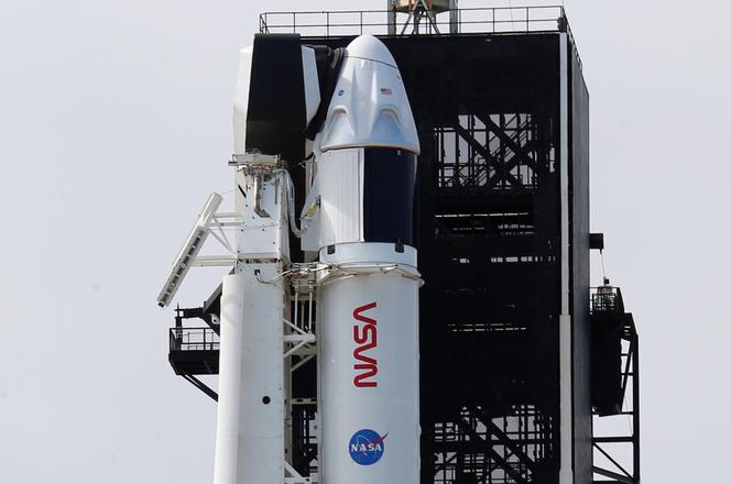 Une fusée SpaceX Falcon 9 surmontée d’un vaisseau Crew Dragon, au Kennedy Space Center, à Cap Canaveral (Floride), le 13 novembre 2020.