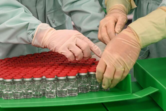 Tests de remplissage pour la production d’un vaccin contre le Covid-19, dans l’usine de Catalent, à Anagni (Italie), le 11 septembre.