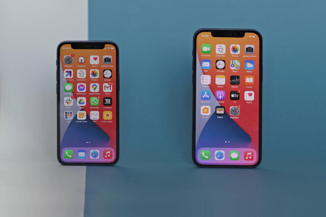 L’iPhone 12 (à droite) est concerné par le problème. Pas l’iPhone 12 mini (à gauche).