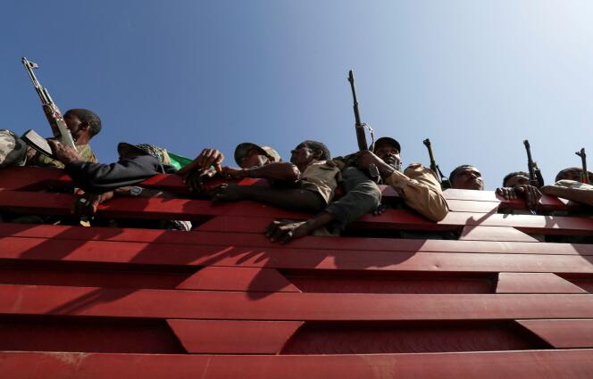 Des militaires de la région d’Amhara en route pour une mission contre le TPLF du Tigré, le 9 novembre.