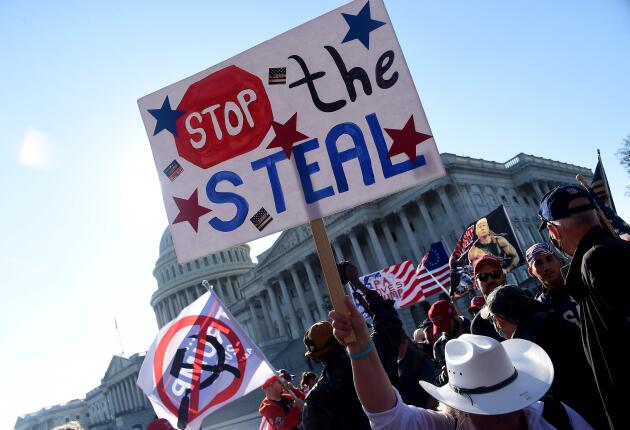 « Arrêtez le vol » (« Stop the steal ») est l’un des slogans les plus populaires de la manifestation, à Washington, DC., le 14 novembre.