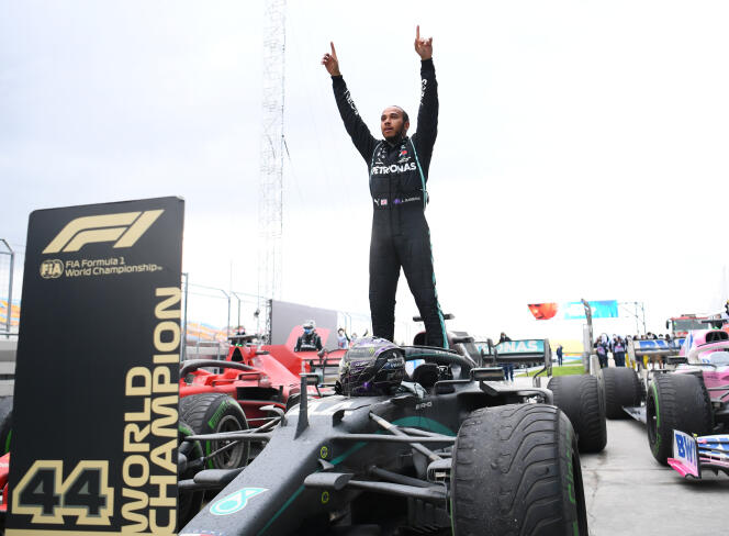 Le pilote britannique Lewis Hamilton, dimanche 15 novembre après sa victoire en Grand Prix de Turquie et son 7e titre mondial.