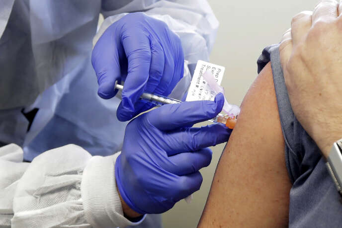 Injection d’un vaccin potentiel contre le Covid-19, à l’Institut de recherche sur la santé Kaiser Permanente Washington, à Seattle.