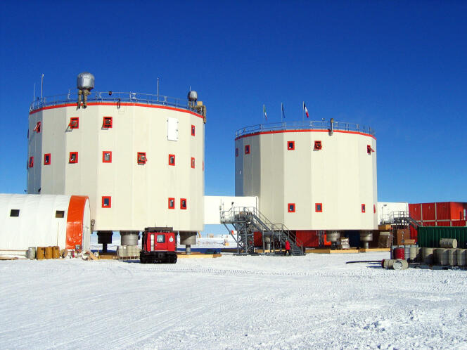 La station franco-italienne Concordia, en Antarctique, sur le Dôme C, à 3 200 m d'altitude.