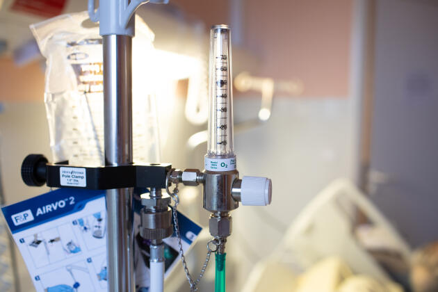 Hôpital Bichat, Paris, le 13 novembre. Une arrivée d’oxygène dans la chambre d’un patient.