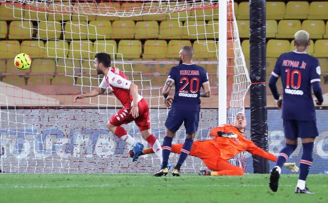 Le milieu de terrain Cesc Fabregas marque le deuxième but de l’AS Monaco, le 20 novembre à domicile.