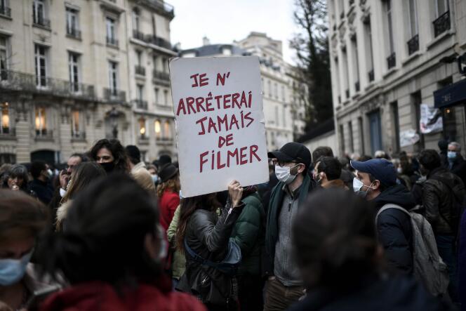 Manifestation à l’appel de journalistes pour protester contre le projet de loi pour une « sécurité globale », à Paris, le 17 novembre.