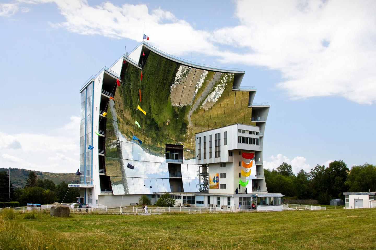De la douche mobile au four à pain, l'énergie solaire à concentration se développe