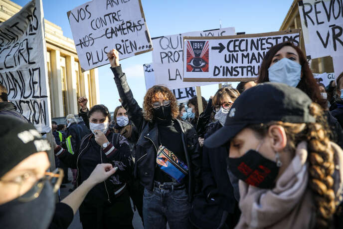 Manifestation contre la loi « sécurité globale » près du Trocadéro à Paris samedi 21 novembre.