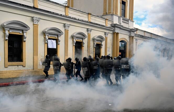 La police a été mobilisée à Guatemala City, samedi 21 novembre.