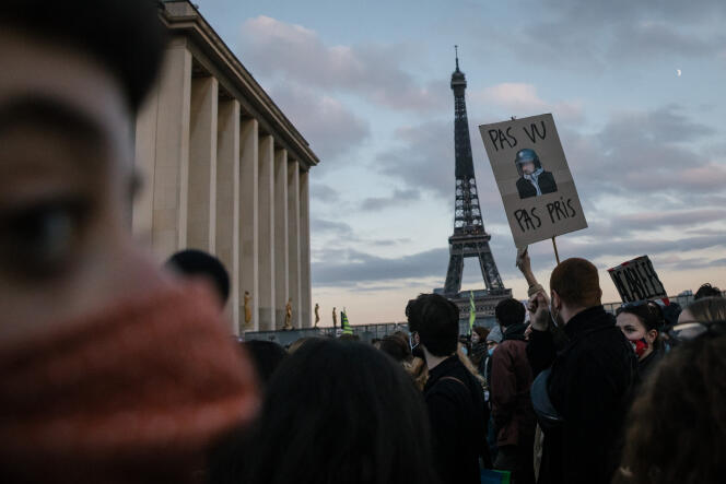 Des milliers de personnes se sont rassemblées partout en France pour protester contre la loi de sécurité globale, comme ici à Paris, le 21 novembre.