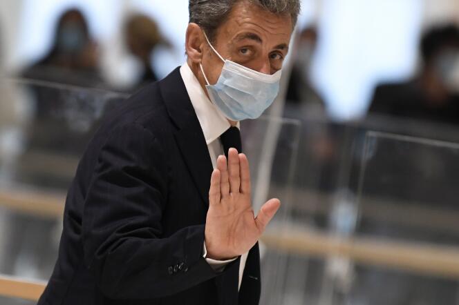 Nicolas Sarkozy, le 23 novembre 2020, à la sortie du tribunal de Paris.