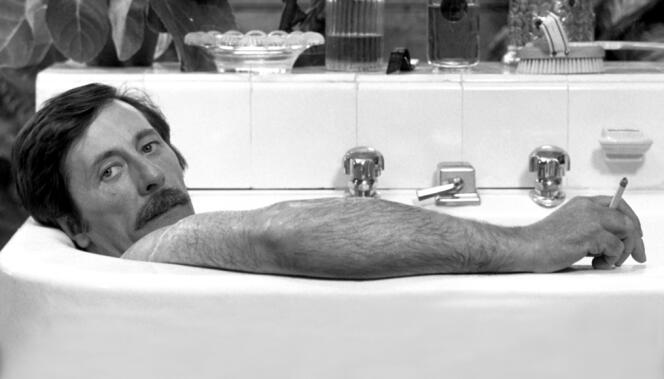 A partir de la fin des années 1960, Jean Rochefort impose sa moustache sur les tournages : « Sans moustache, j’ai une tête de traître de mélodrame », aimait-il répéter.