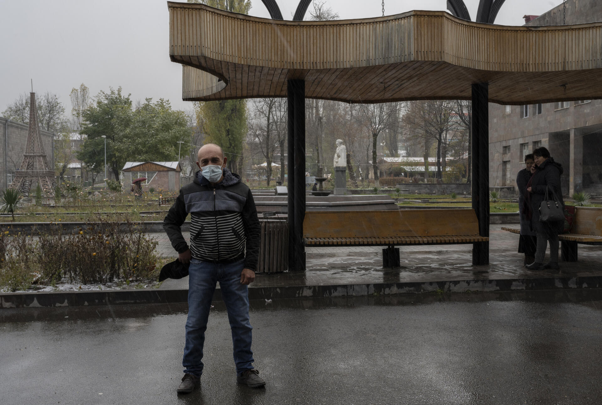 Vartan Mangassarian, 62 ans, vient d’arriver à Goris, en Arménie. Il a laissé derrière lui sa maison, située sur le territoire rendu à l’Azerbaïdjan après l’accord de paix.