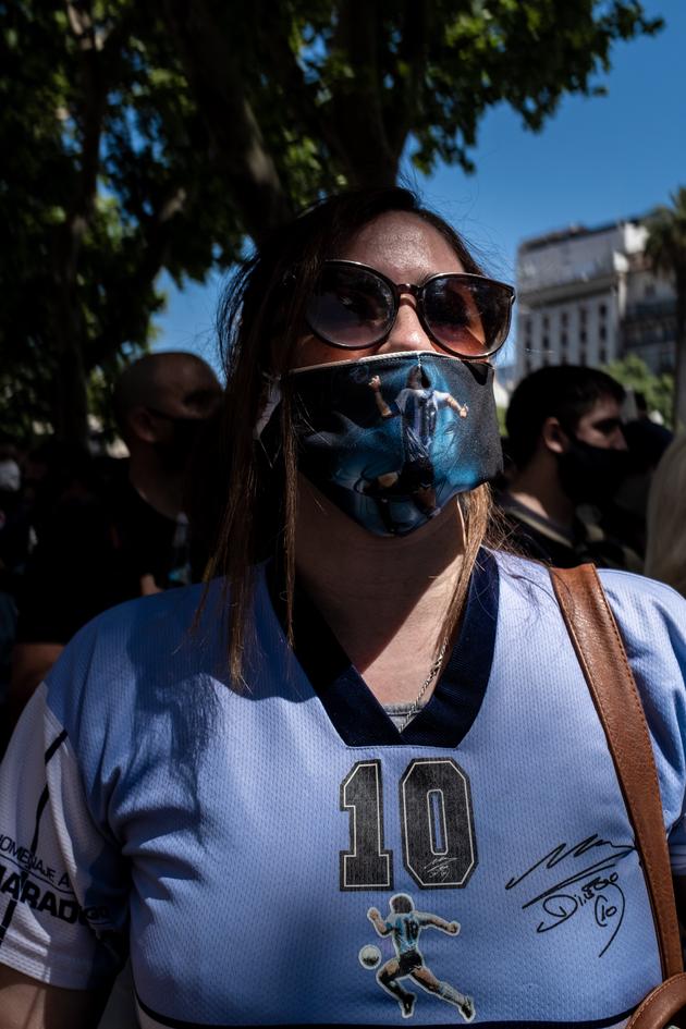 After the death of Diego Maradona, a chaotic day of tributes in Argentina