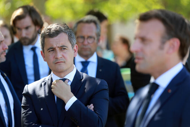 Le ministre de l’intérieur, Gérald Darmanin et Emmanuel Macron, lors de leur visite au château de Chambord (Loir-et-Cher), le 22 juillet.