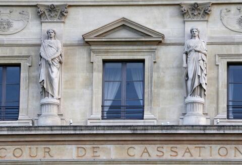 France, Paris, façade et statues du bâtiment de la cour de cassation