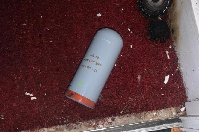 La grenade lacrymogène, dans le studio de Michel Zecler, après son interpellation.