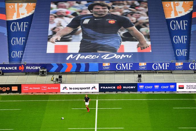 Le portrait de l'ancien international français Christophe Domicini, disparu cette semaine, était affiché dans les tribunes du Stade de France pour le match contre l'Italie.